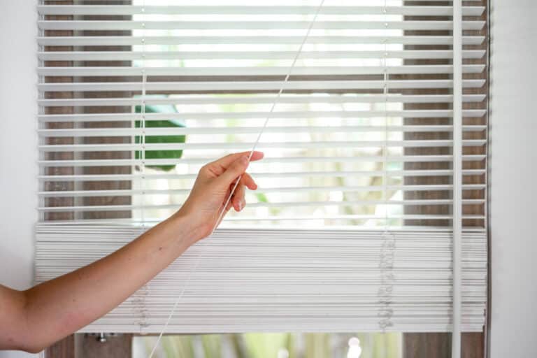 How to Close Your Window Blinds? (Step-By-Step Tutorial)