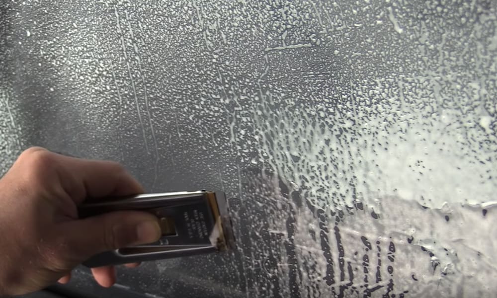 How to Remove Window Tint With Soap and Scrape