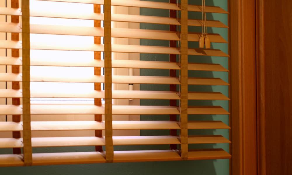 How to Repair Blinds Made From WoodSynthetic Wood Blinds