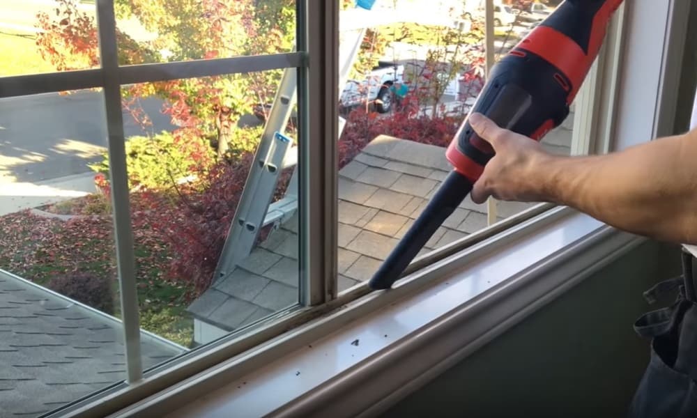 Using the Vacuum Cleaner to Remove Bigger Debris