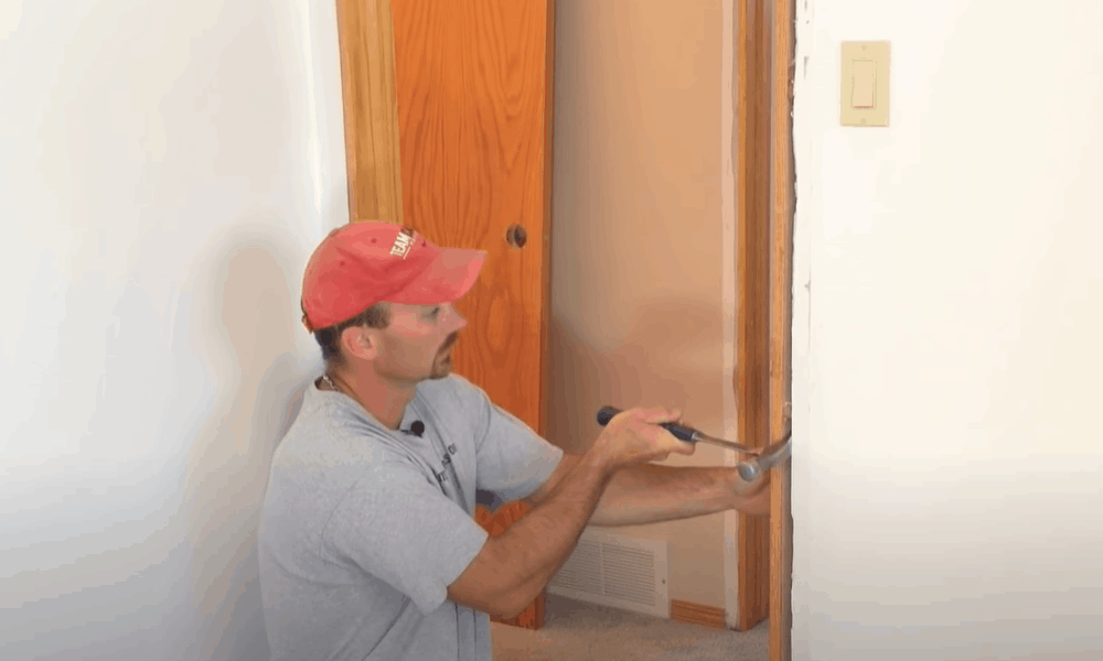 8 Easy Steps to Remove a Door from Hinges