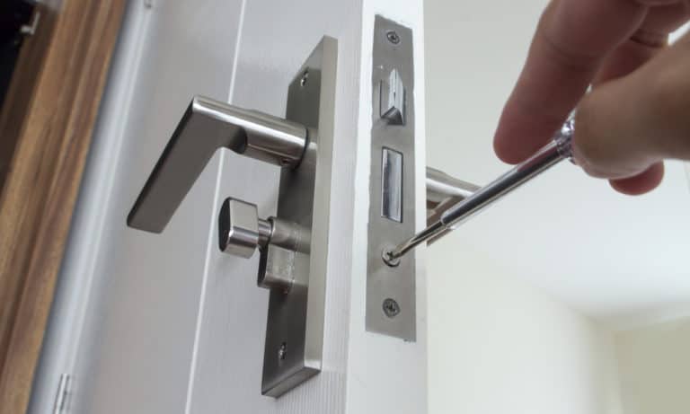 3 Easy Ways to Remove Door Lock