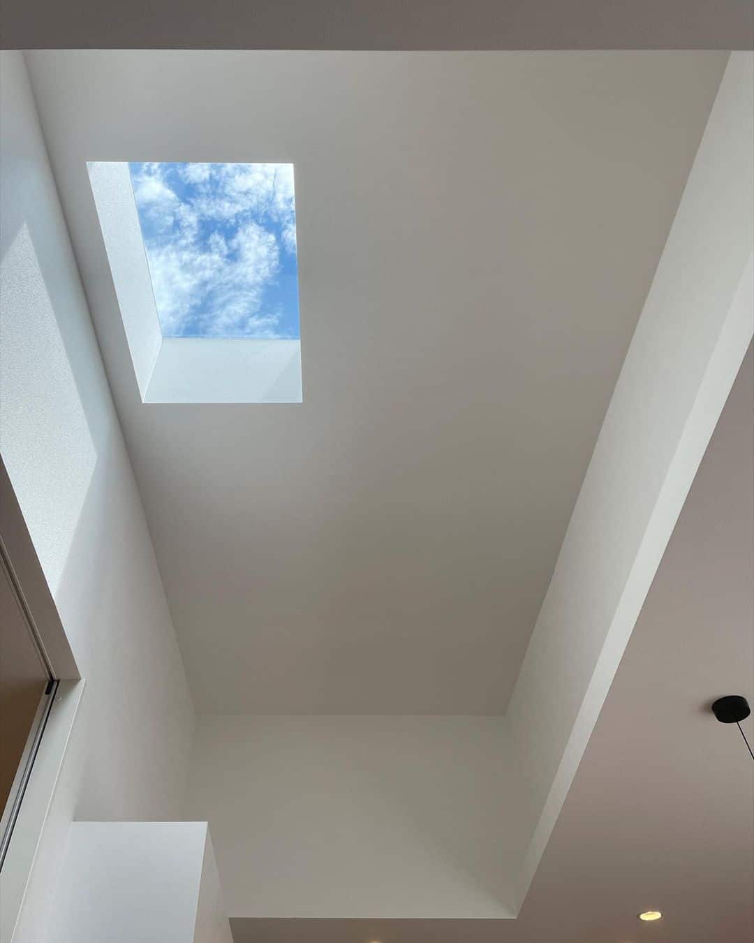 What Should You Consider Before Purchasing a Skylight Window?