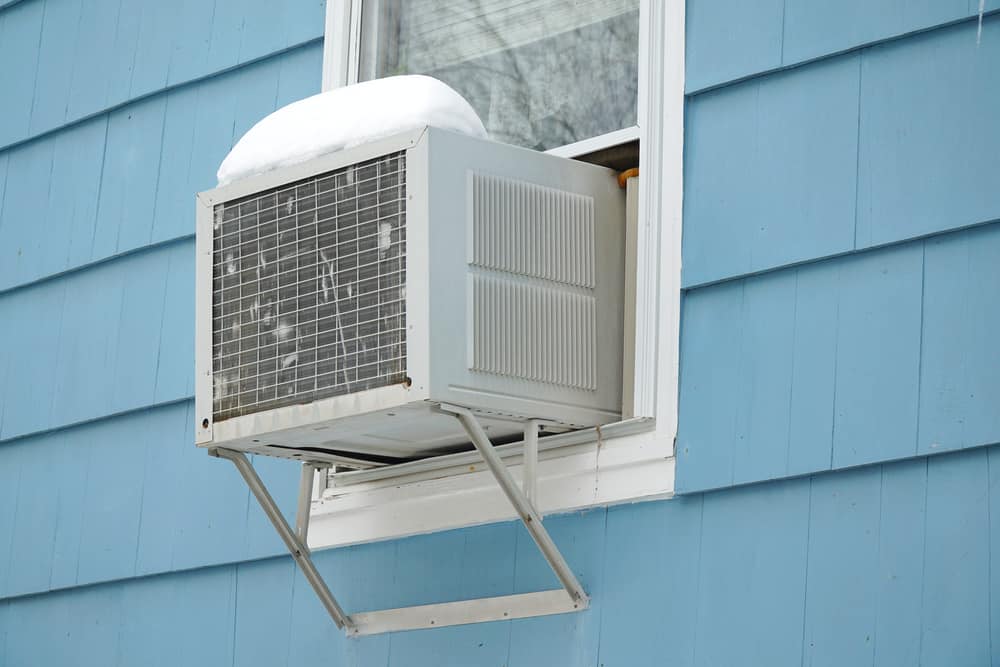 should-a-window-air-conditioner-be-tilted
